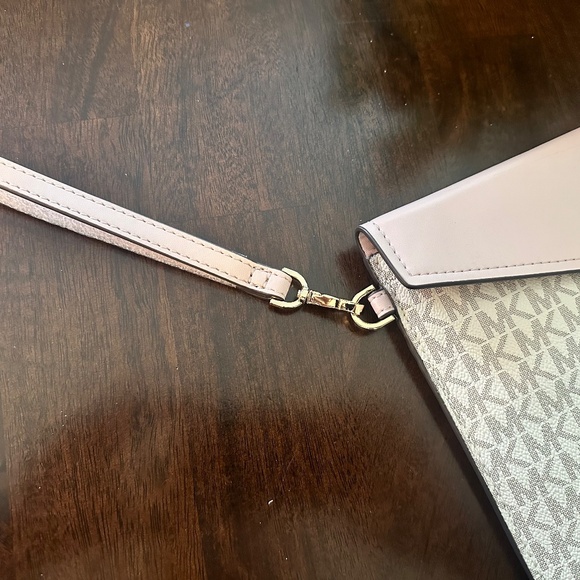 Michael Kors Clutch & Cross Body - Blush Pink - Picture 8 of 16